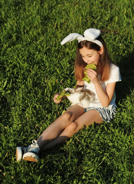 Kanin Symbol För Påsk Vänskap Mellan Barn Och Djur — Stockfoto