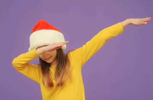 Cute Little Girl Santa Kapelusz Kolorowe Tło Miejsca Kopii — Zdjęcie stockowe