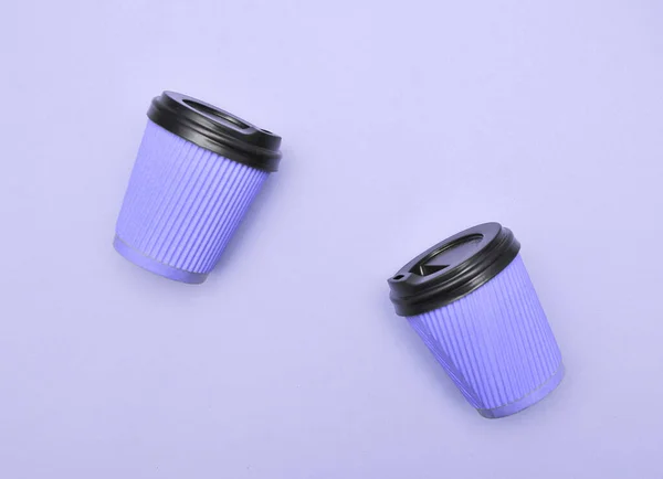 背景为紫罗兰咖啡杯 — 图库照片