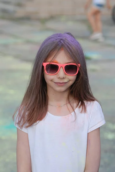 Милый Ребенок Веселится Красками Фестивале Холи — стоковое фото