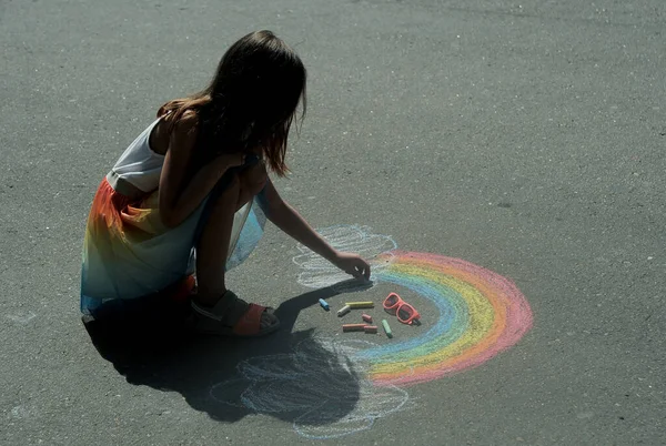 Girl Drawing Rainbow Asphalt Crayons — Photo