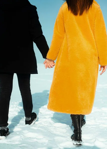Happy Walking Couple Love Man Woman Walking Snowy Ice Winter — Stock Photo, Image