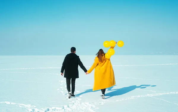 Happy Walking Couple Love Man Woman Walking Snowy Ice Winter — Stock Photo, Image
