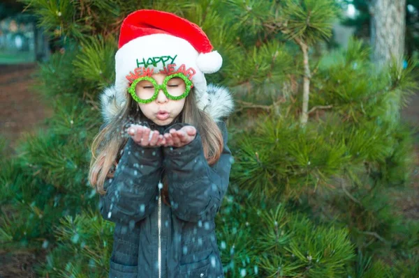 Little Girl Winter Park Smiling Girl Santa Hat Forest Has —  Fotos de Stock