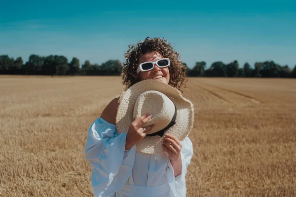 Portrait Young Curly Haired Woman White Dress White Sunglasses Posing — Stock fotografie