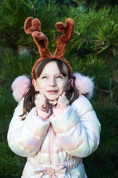 Girl Winter Park Smiling Girl Deer Ears Forest Has Fun — Foto Stock