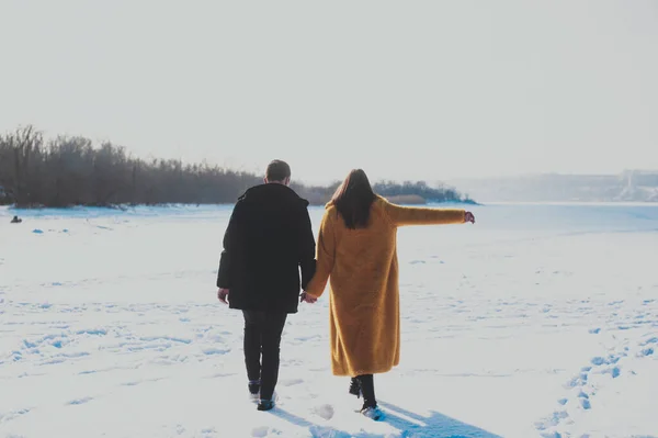 Happy Couple Walking Ice — Stock Photo, Image