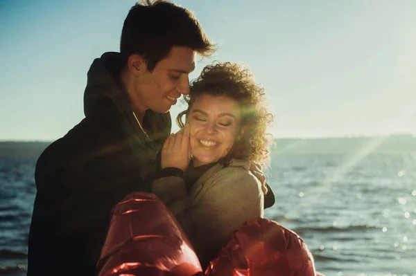 Couple Beach Enjoying Sunset Sunny Day — ストック写真