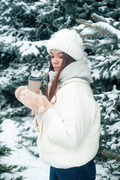 Woman Winter Clothes Drinking Coffee Outdoors — Photo