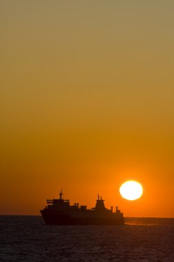 sirke günbatımında devam etmekte