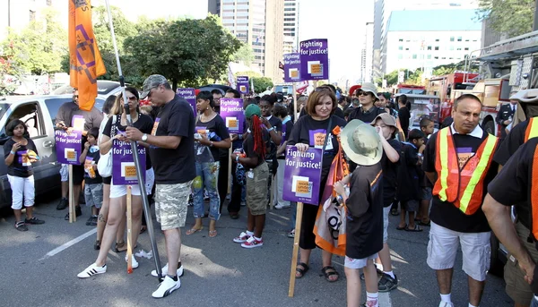 Trabajadores unidos en un desfile — Foto de Stock