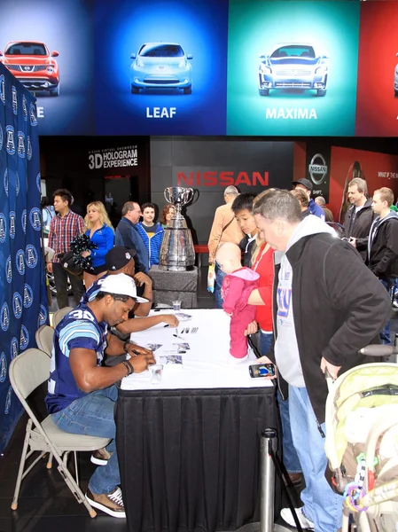 Toronto argonauts spelare skriva autografer — Stockfoto