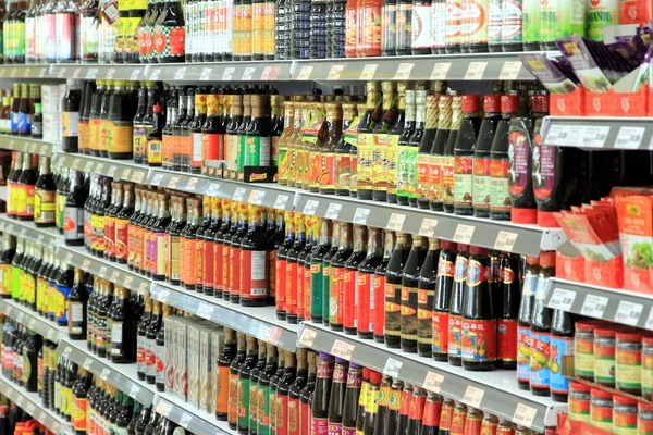Supermarktregal in Asien lizenzfreie Stockbilder