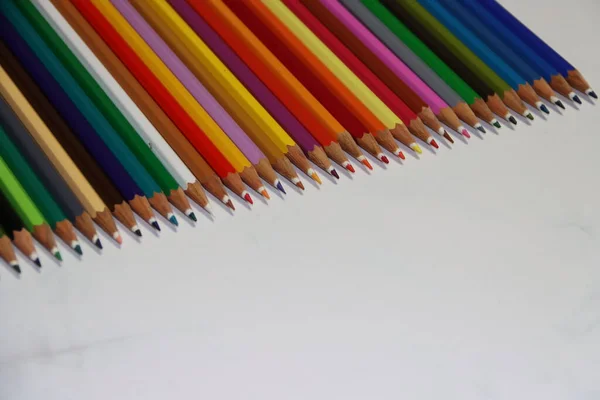 Pěkné Barevné Tužky Různými Barvami — Stock fotografie