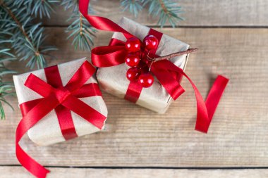 Noel arkaplanı, Noel ağaçları ve hediyeler. Noel kartı. Noel arkaplanı. Bayramlık Noel kartı. Boşluğu kopyala