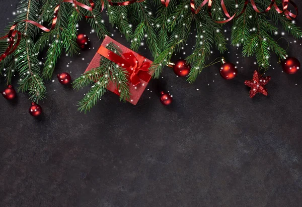 Noel arkaplanı, Noel ağaçları ve hediyeler. Noel kartı. Bayramlık Noel kartı. Boşluğu kopyala