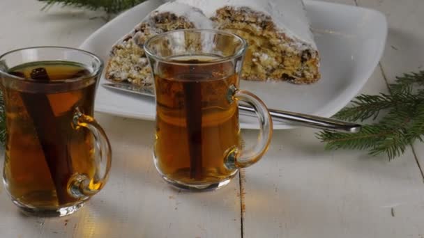 Jul Stollen Trä Bakgrund Stollen Julkaka Mörk Bakgrund Traditionell Tysk — Stockvideo