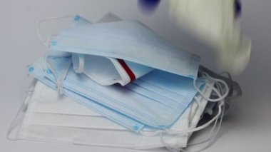 Koruyucu maskeler eko-çantada. COVID koruması