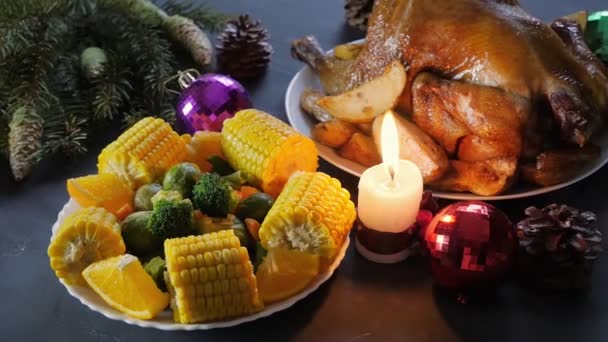 Жареная Курица Индейка Тыквой Кукуруза Овощи День Благодарения Рождество — стоковое видео