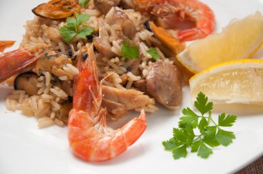 paella hazır yemek karides ile tavuk