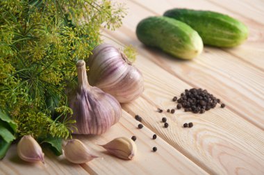 Salatalık dekapaj için hazırlanıyor