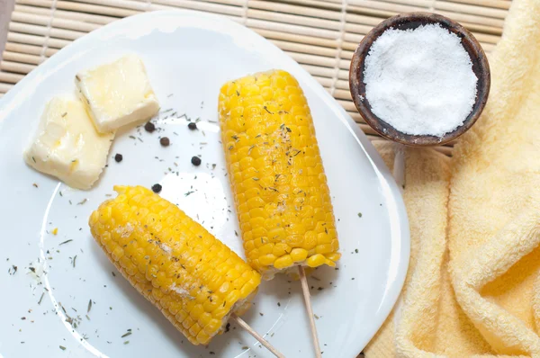 Boiled corn with butter and solt — Stock Photo, Image