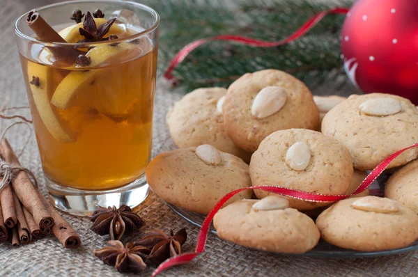 Homemade almond cookies with tea — Stock Photo, Image