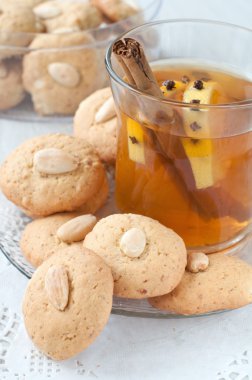 çay ile ev yapımı Badem Çerezler