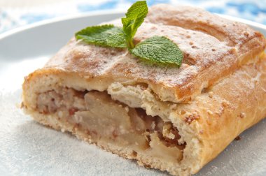 dilim elma strudel plaka