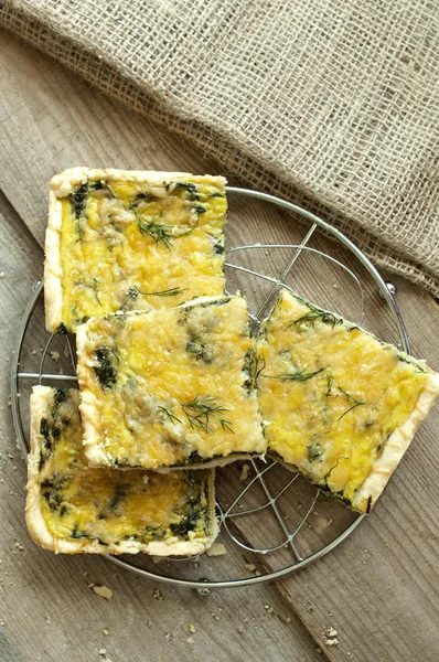 Ispanak ve parmesan Pan ile lezzetli kiş