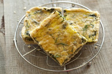 Ispanak ve parmesan Pan ile lezzetli kiş