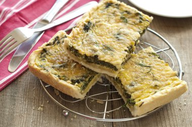 Ispanak ve parmesan Pan ile lezzetli kiş