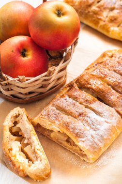 dilim elma strudel plaka