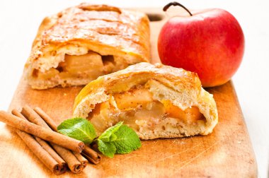 dilim elma strudel plaka