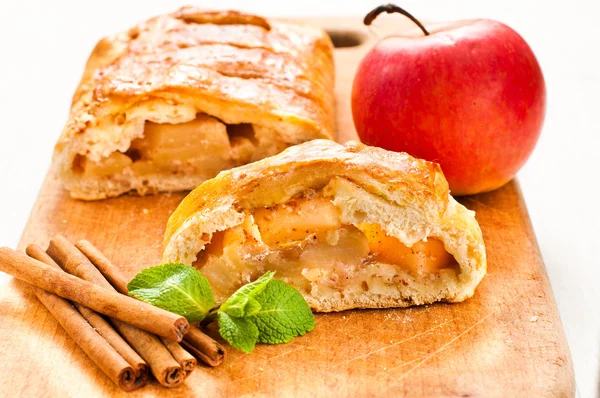 dilim elma strudel plaka