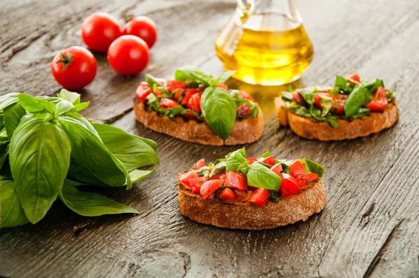 Italian bruschetta with chopped vegetables, herbs and oil on gr — Stock Photo, Image