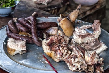 Vietnam Bac Ha - Mart 2012: Et lokantasında Satılık