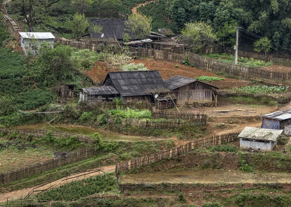 Vietnam katt katt: hmong jordbrukare hus med veggie trädgårdar. — Stockfoto