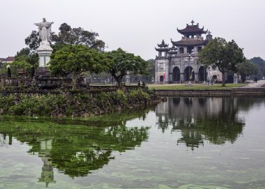 Vietnam phat diem Katedrali - 13 Mart 2012: Kutsal hearth heykeli.