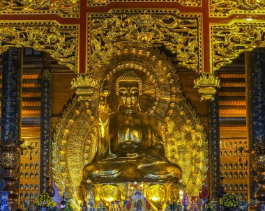 Vietnam Chua Bai Dinh Pagoda: Giant Golden Buddha statue. clipart