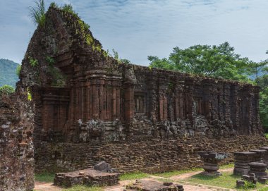 benim oğlum cham towers adlı roofless yapısı.