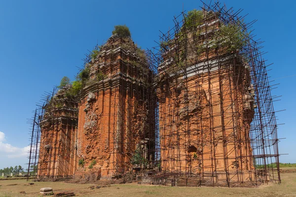 The three towers of Duong Long Cham towers. — Stock Photo, Image