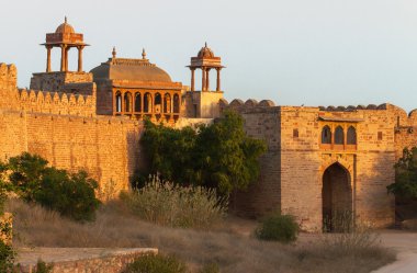 nagaur'ın fort Rajasthan günbatımı sırasında müstahkem kapıda.