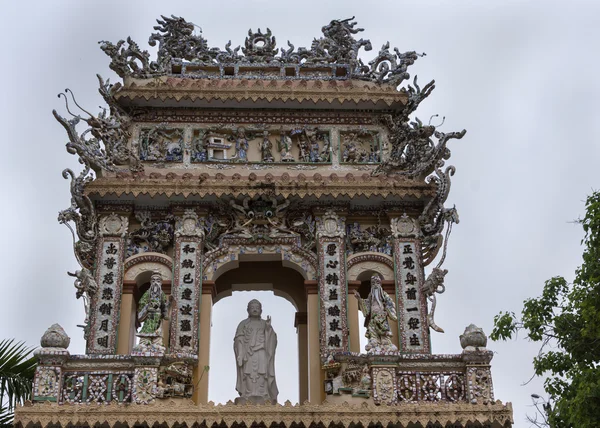 Decorated entrance to the Vinh Tranh Pagode in My Tho, Mekong De — Stock Photo, Image