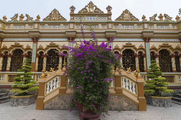 Fassade der vinh trang buddhistischen Pagode in Vietnam. — Stockfoto