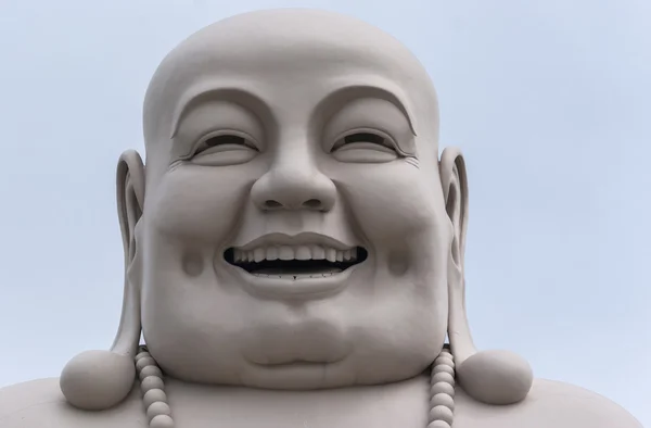 Büyük beyaz dekor Buda izole başkanı. — Stok fotoğraf