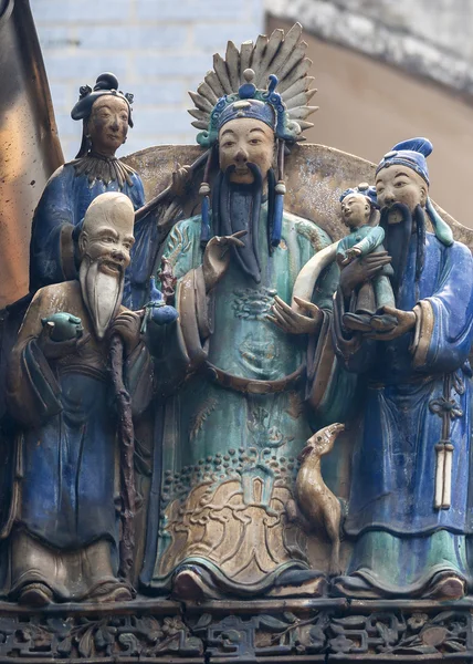 Ceramic figurines decorate Thien Hau Pagoda in Saigon. — Stock Photo, Image