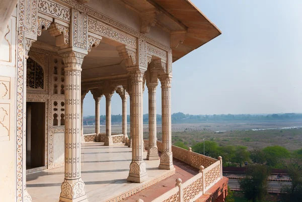 Columned viewing point outside royal chambers at Agra Fort Palac — Stock Photo, Image