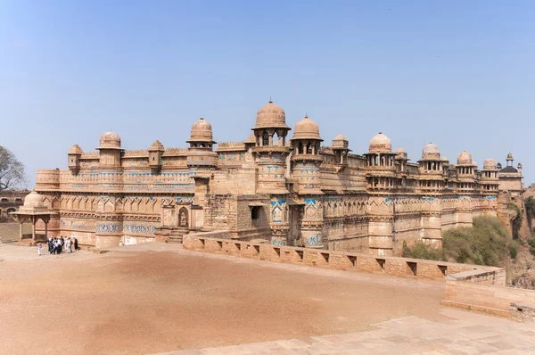 Fort ve Hindistan palace'nın gwalior bir kayalığın üzerinde inşa edilmiştir.