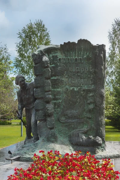 トルニオ、フィンランドのラップランドでジャガーの記念碑. — ストック写真
